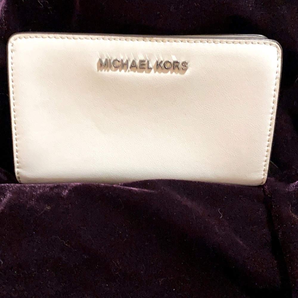 Micheal Kors White Leather Wallet